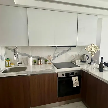 Grand Sapphire Apartment Aglantzia