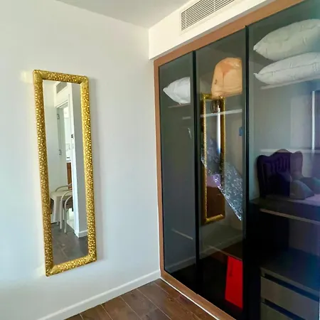 Grand Sapphire Apartment *
